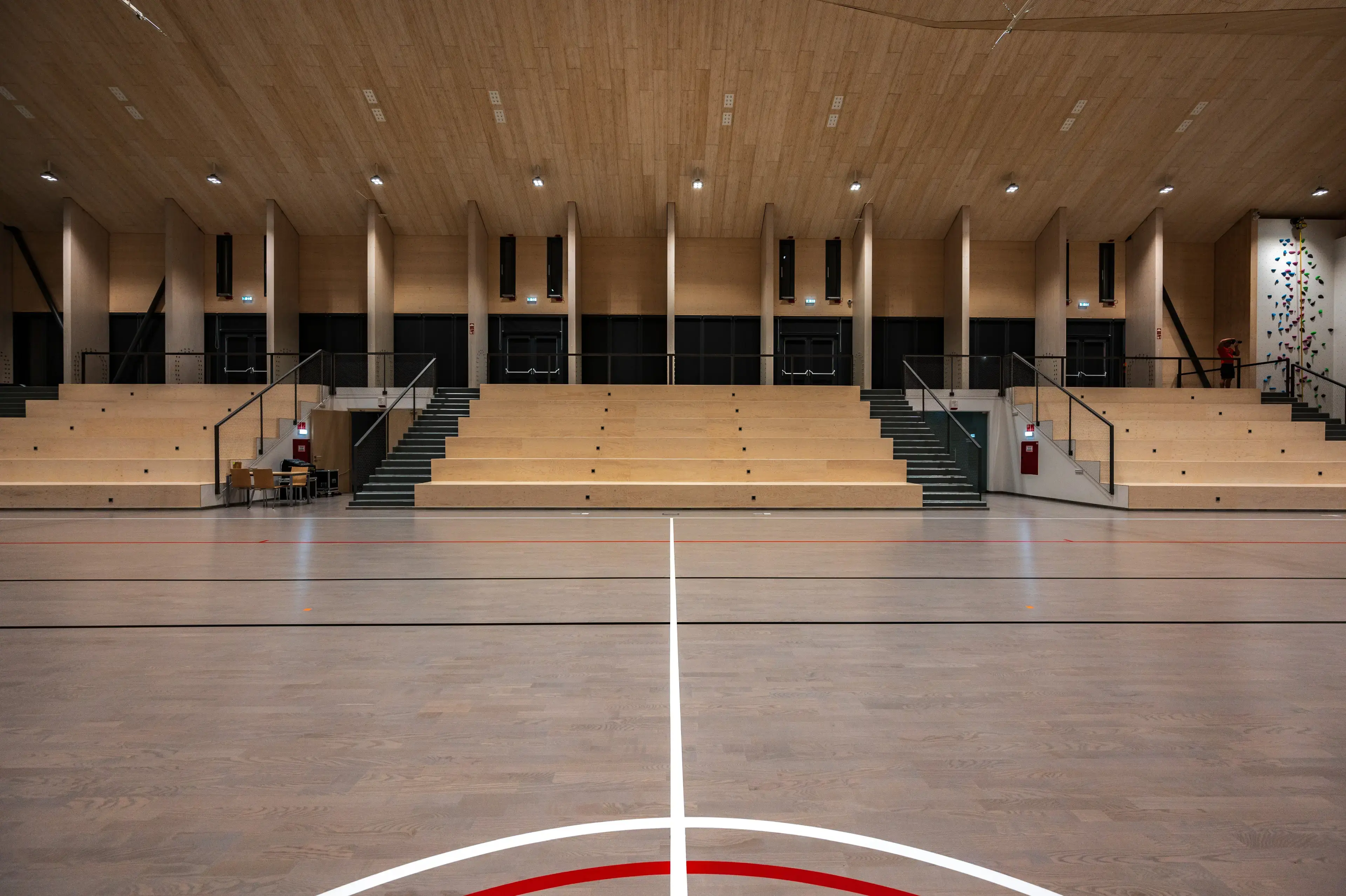 Sportcsarnok – 13